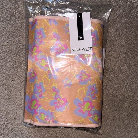 🌸HP🌸Nine West Hanging Travel Organizer! - Picture 6 of 6